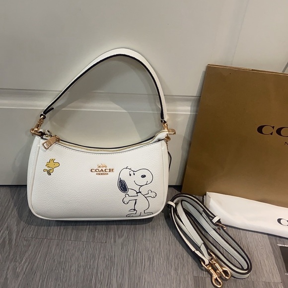 Coach Handbags - 💋Coach X Peanuts Teri Shoulder Bag With Snoopy